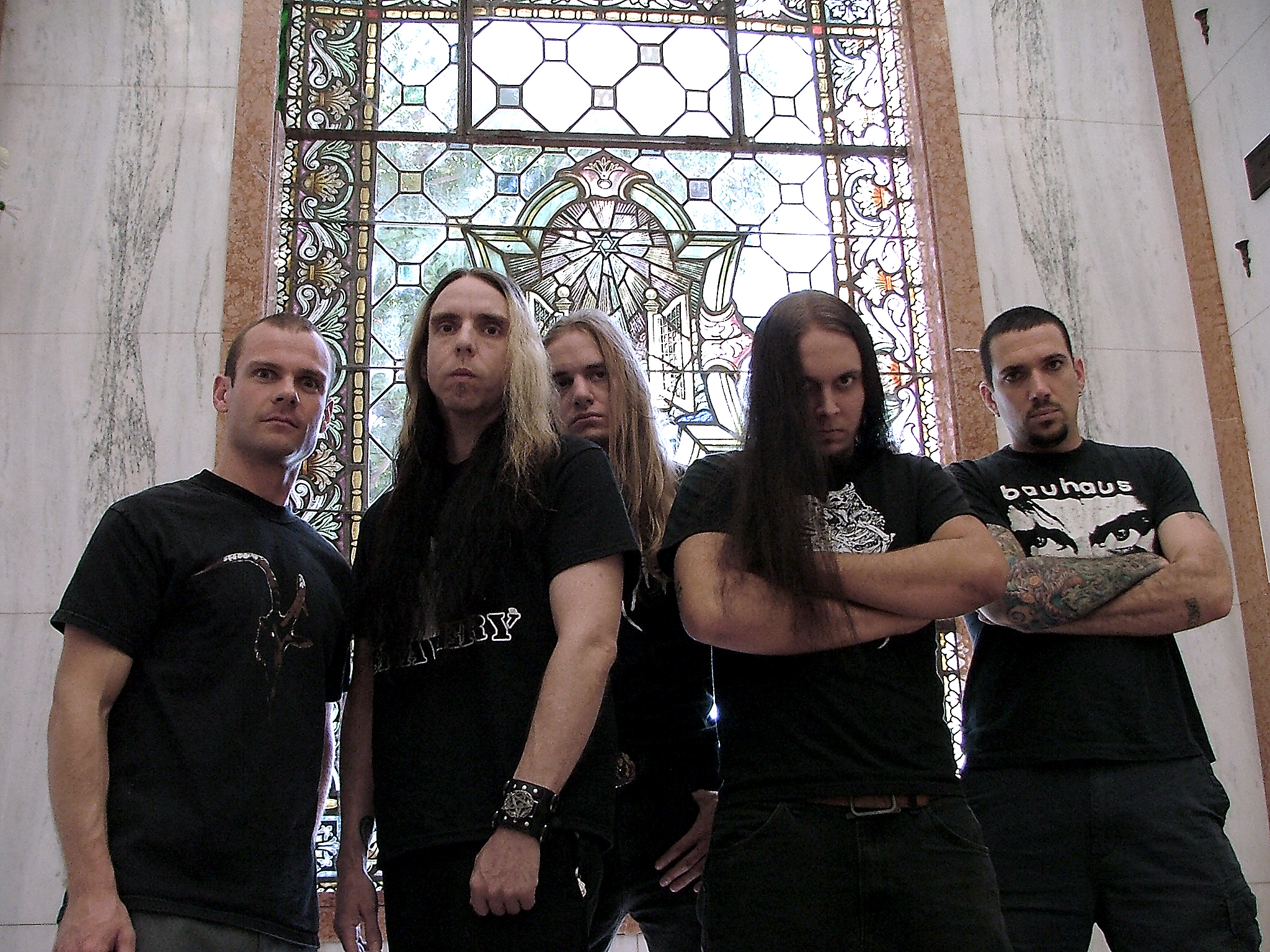 2004_0904blackholidaygraveyar0010